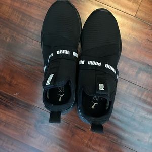 Worn a few times. Still in great condition!